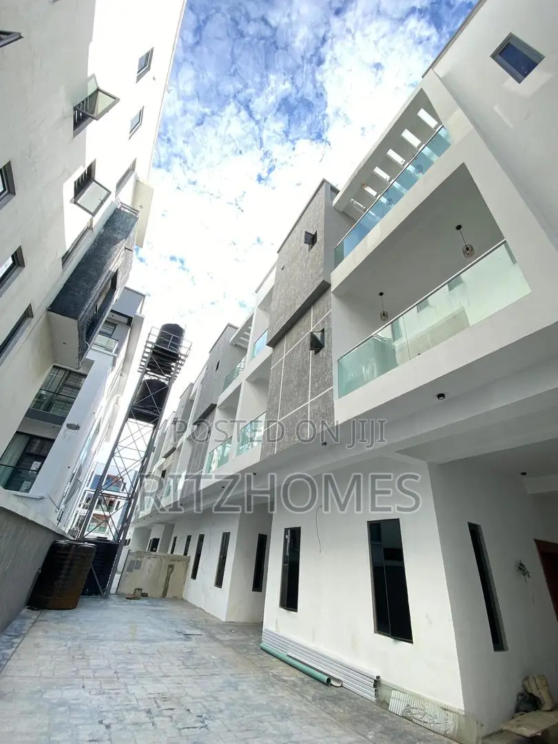 5bdrm Duplex in Ologolo for sale in Ologolo