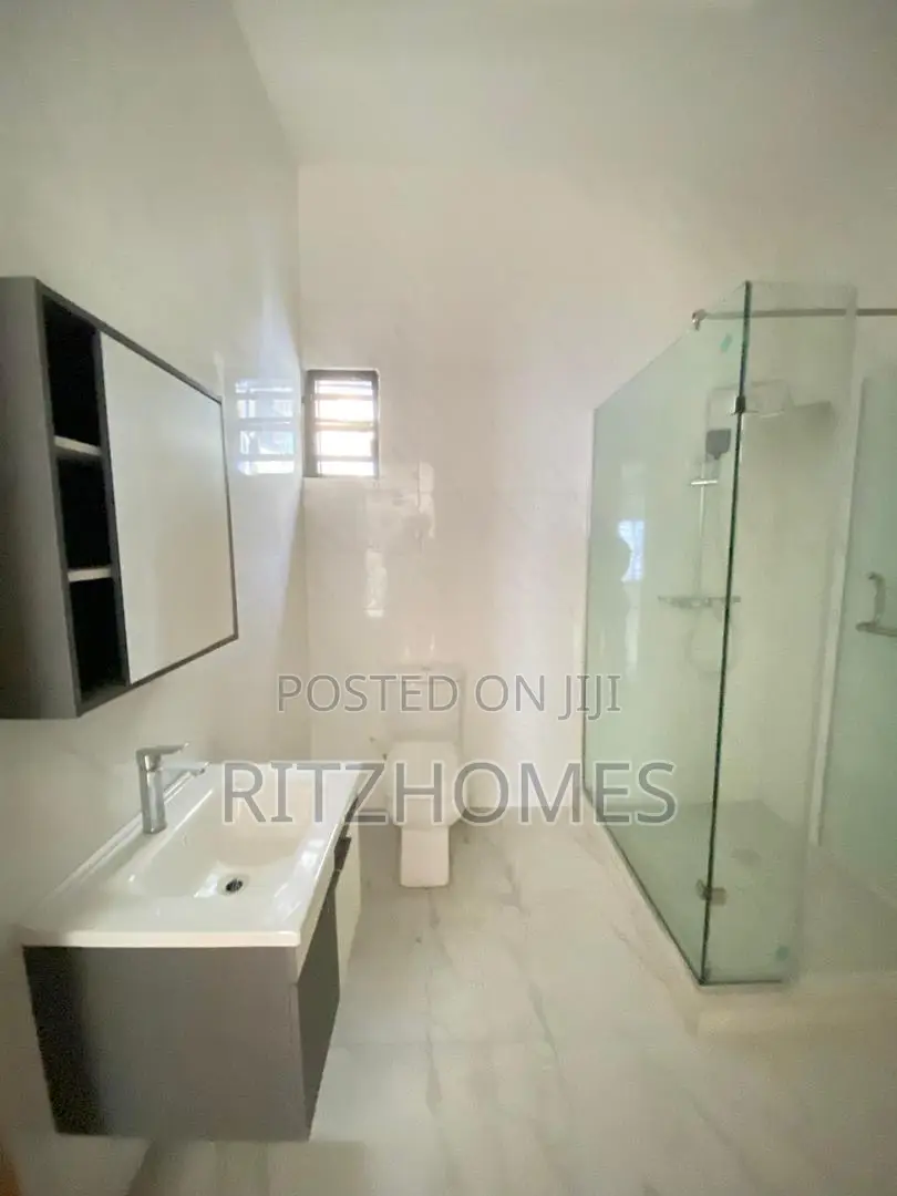 5bdrm Duplex in Ologolo for sale in Ologolo