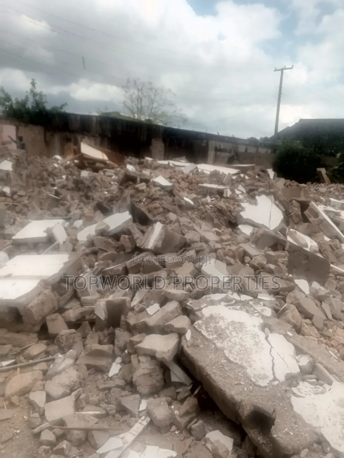 Half Plot of Dried Land in Beckley Estate in New Oko Oba