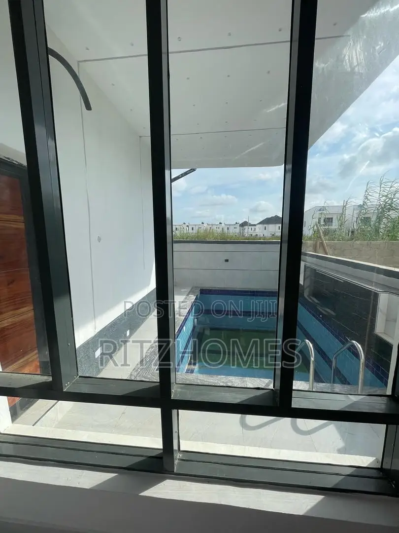 5bdrm Duplex in Off Lekki-Epe Expressway for sale in Off Lekki-Epe Expressway