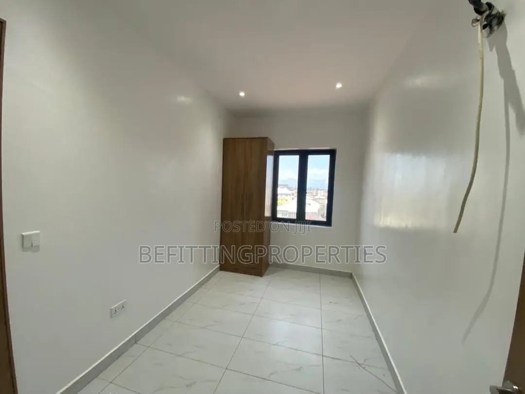 3bdrm Block of Flats in Yaba for sale in Yaba