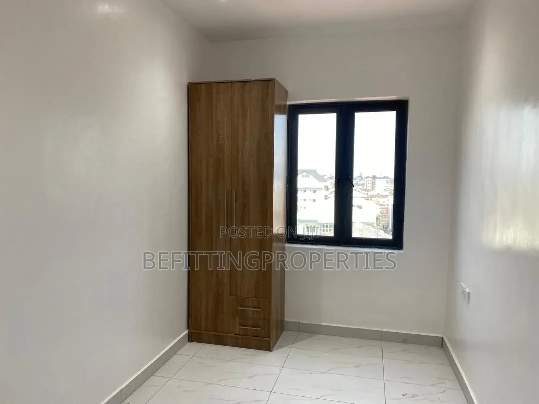 3bdrm Block of Flats in Yaba for sale in Yaba