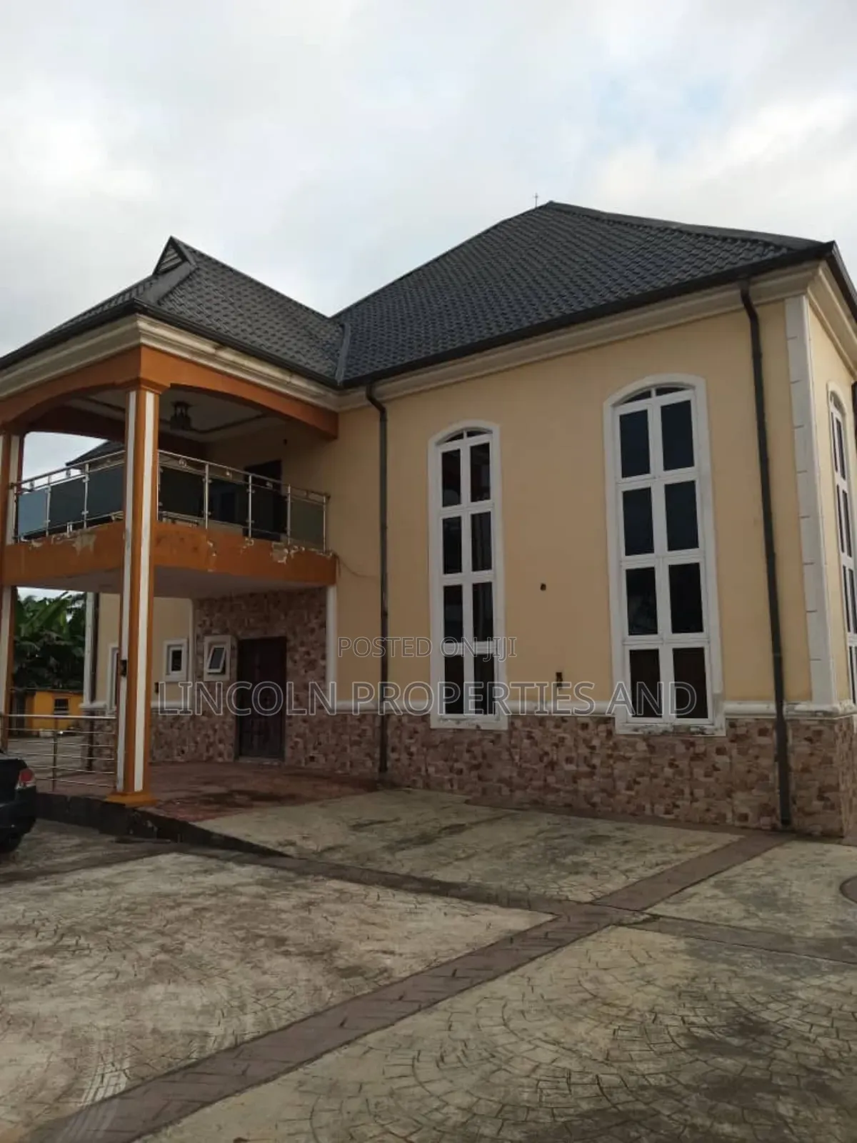 6bdrm Duplex in Idoro By Pepsi, Uyo for sale in Uyo