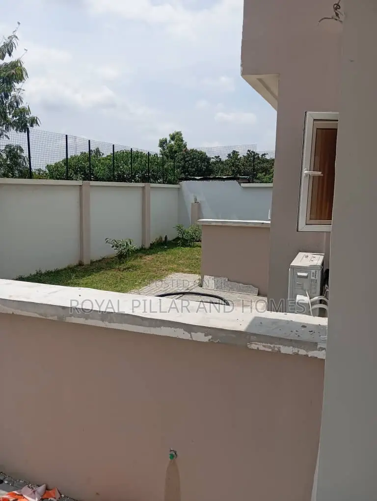 4bdrm Townhouse / Terrace in Utako for rent in Utako
