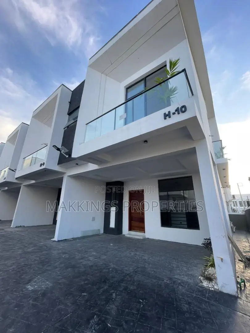 4bdrm Duplex in Ikota for rent in Ikota
