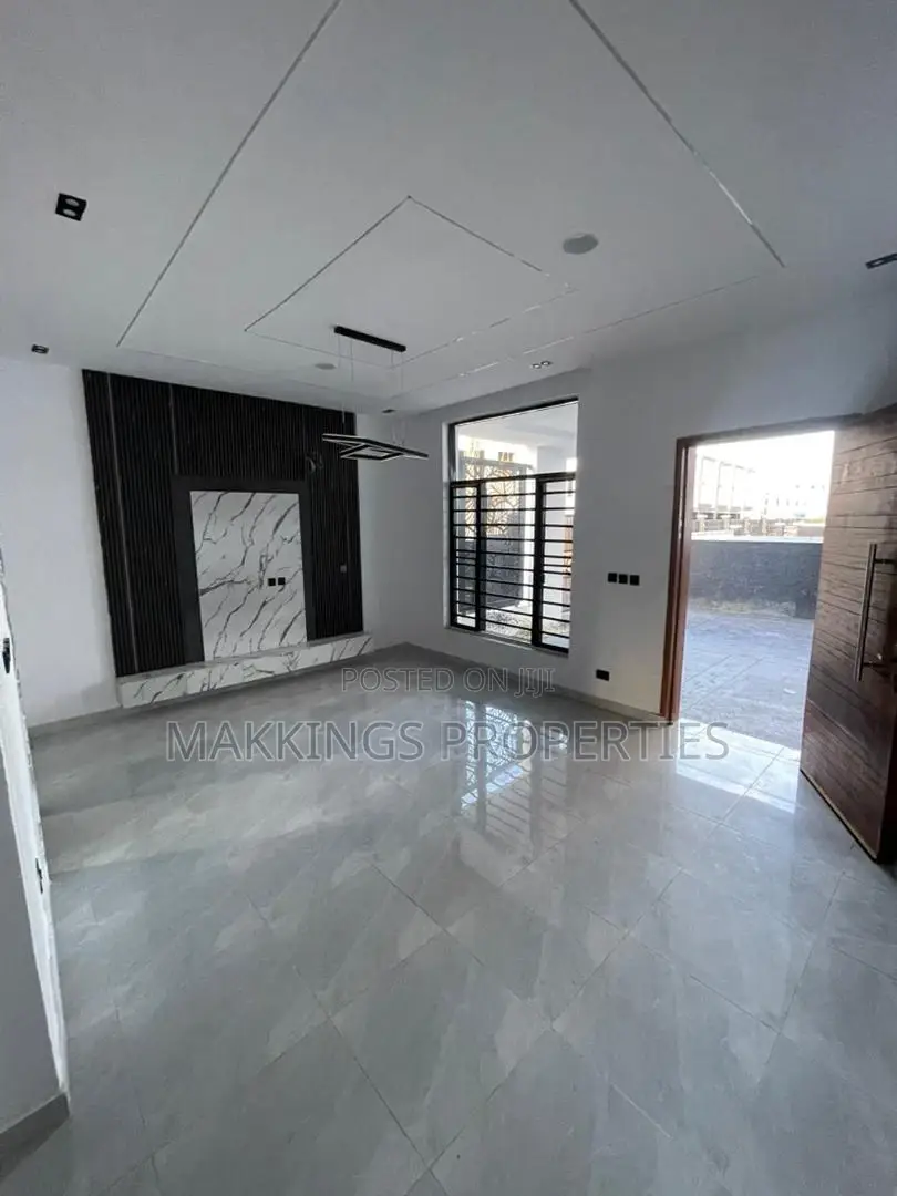 4bdrm Duplex in Ikota for rent in Ikota