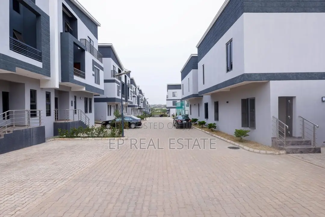 4bdrm Duplex in Kado for sale in Kado