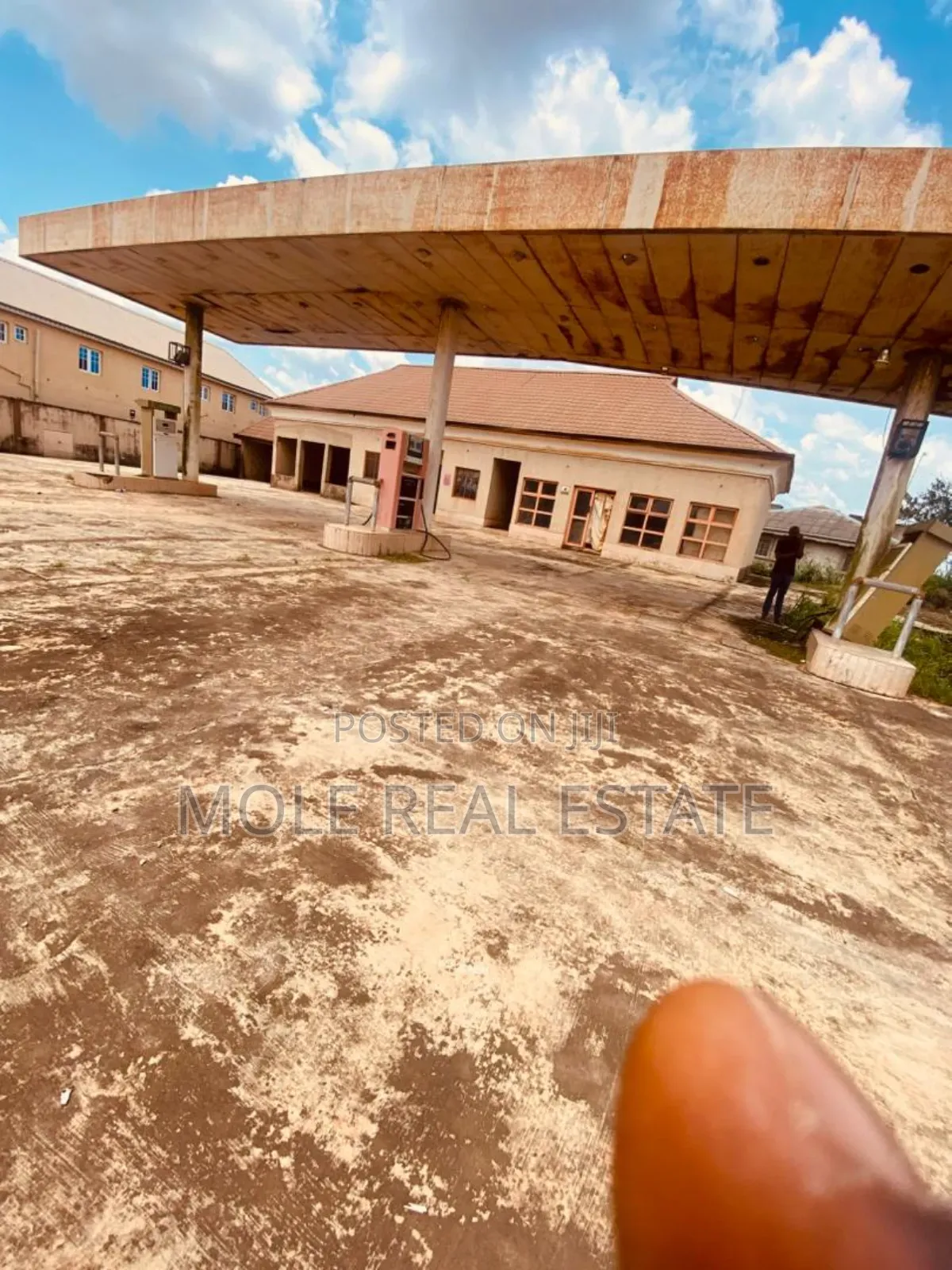 5 Acers of Land Before Mowe Bustop Lagos Ibadan Expressway in Obafemi-Owode