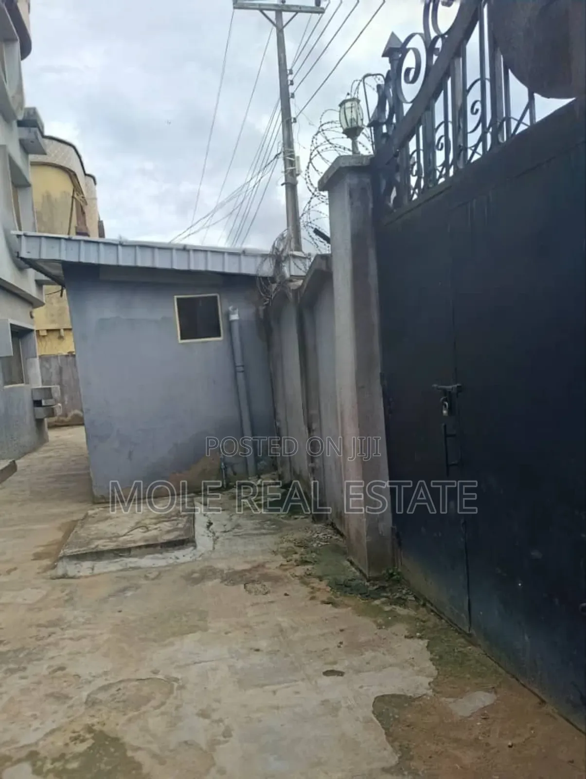 Furnished 3bdrm Block of Flats in Governor'S Road, Obafemi-Owode in Obafemi-Owode