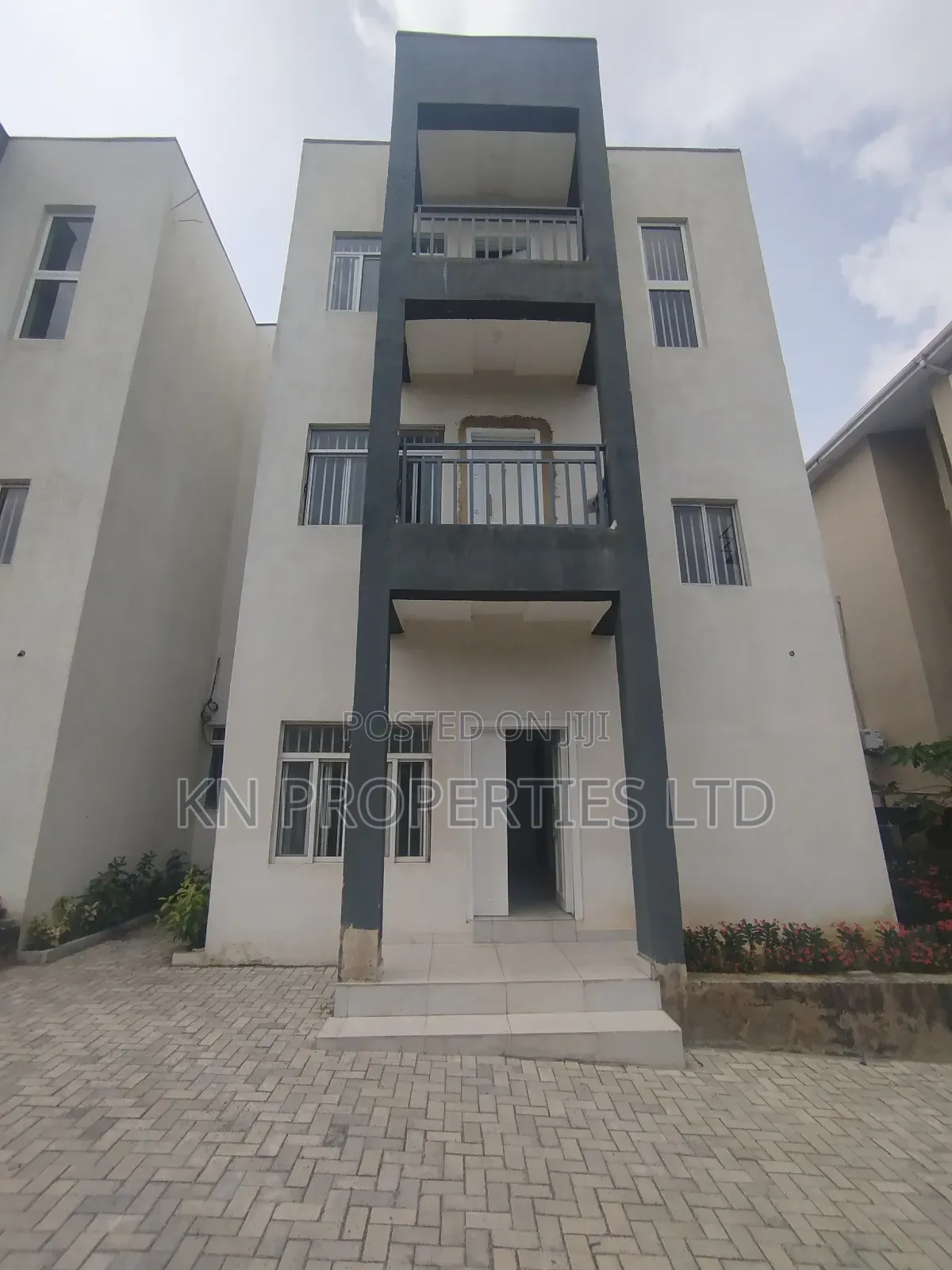 5bdrm Townhouse / Terrace in Gusape Main, Guzape District for rent in Guzape District