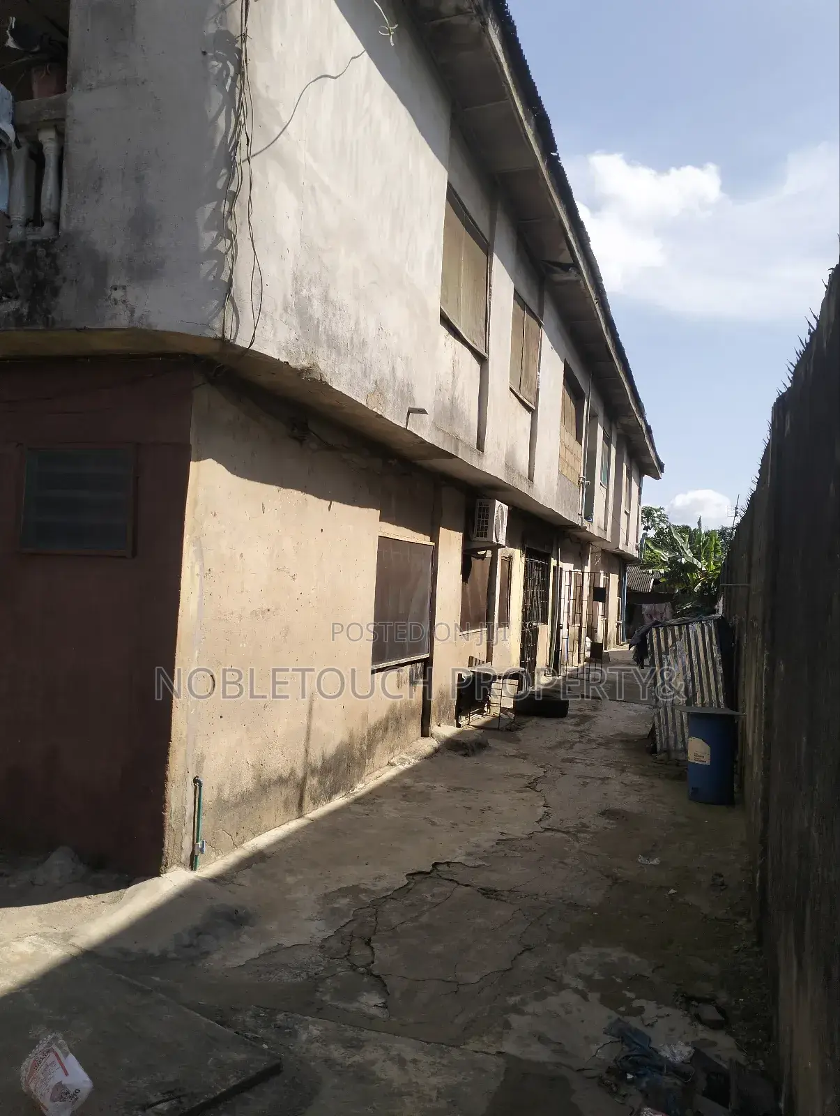 3bdrm Block of Flats in Governor'S Road, Iseri Olofin for sale in Iseri Olofin