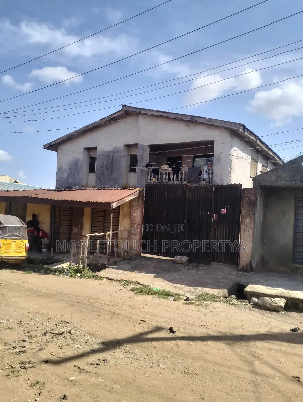3bdrm Block of Flats in Governor'S Road, Iseri Olofin for sale in Iseri Olofin