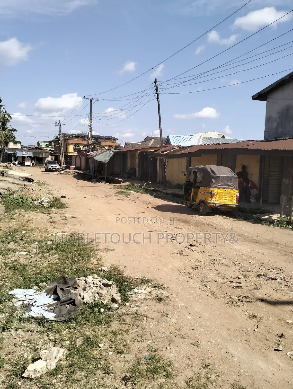 3bdrm Block of Flats in Governor'S Road, Iseri Olofin for sale in Iseri Olofin