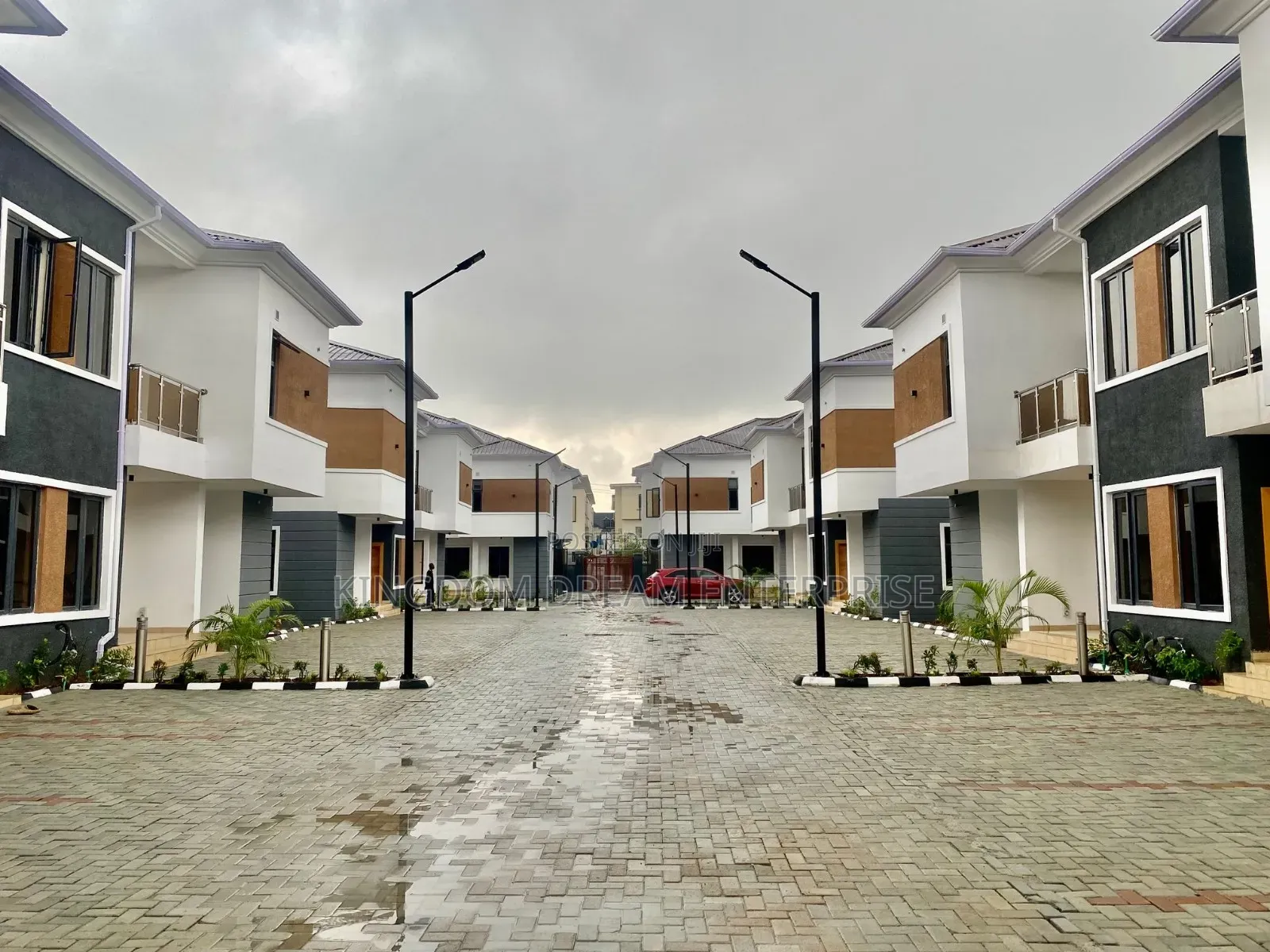 3bdrm Duplex in Bakare Estate Agungi for rent in Agungi