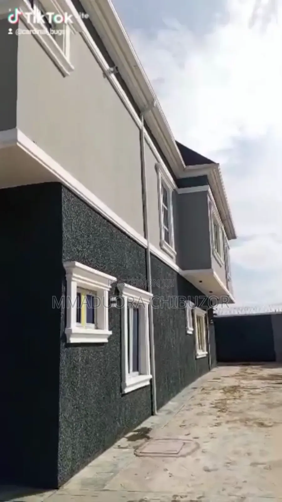 4bdrm Duplex in Lugbe for sale in Lugbe District