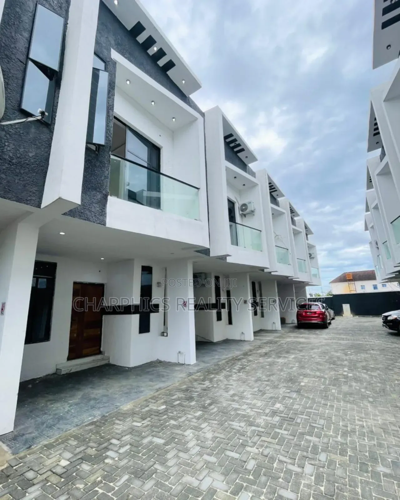 3bdrm Duplex in Ikota for sale in Ikota