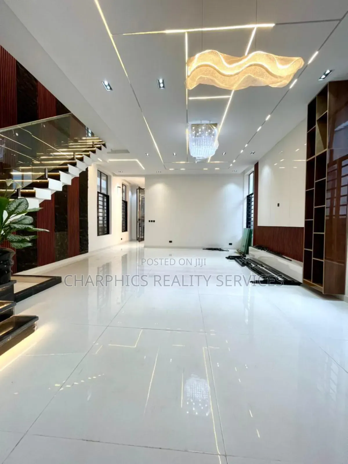 5bdrm Duplex in Chevron for sale in Chevron