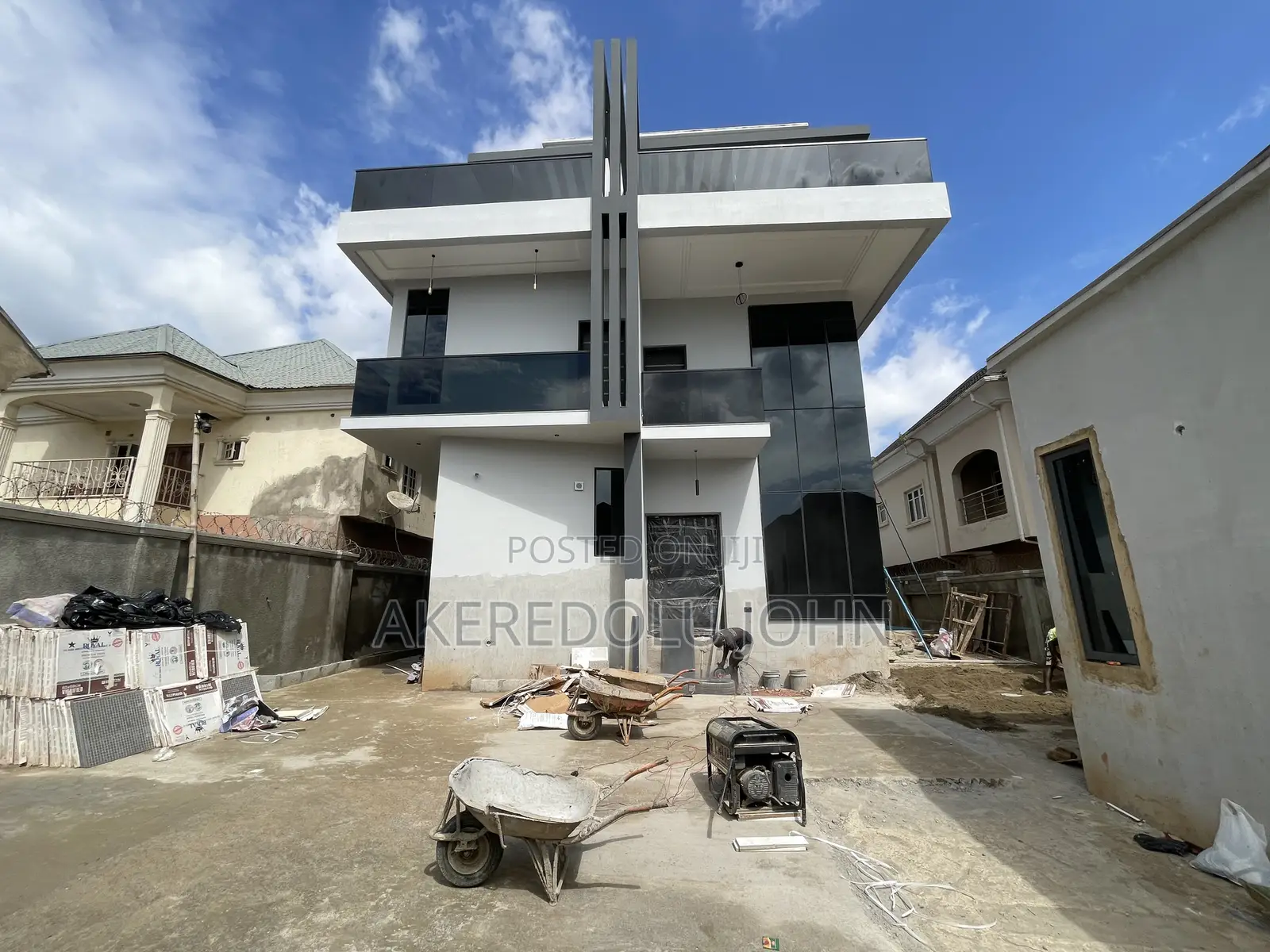 5bdrm Duplex in Apo Resettlement for sale in Apo Resettlement