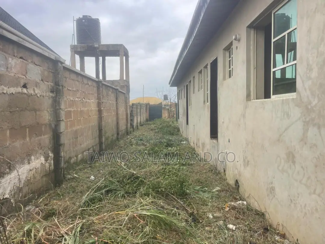 1bdrm Block of Flats in Ibadan Polytechnic/University for sale in Ibadan Polytechnic/University