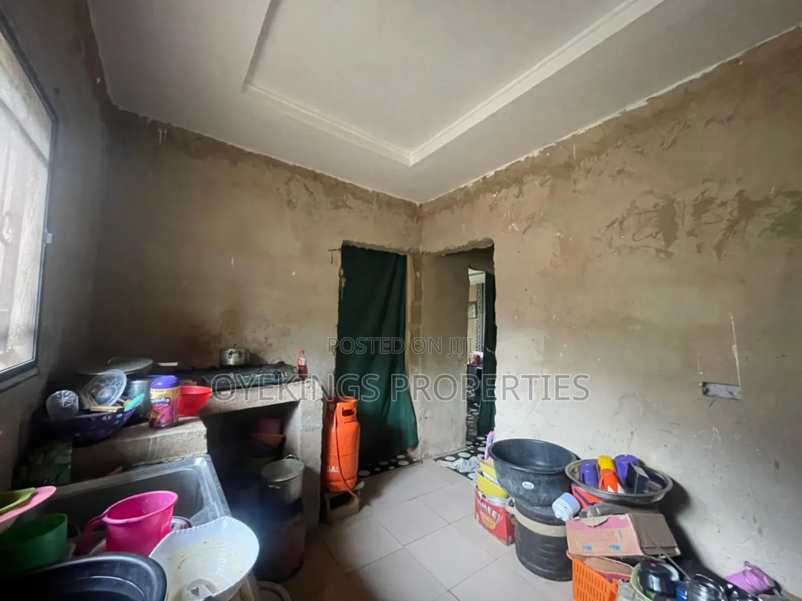 3bdrm Bungalow in Olorunda, Akala Express for sale in Akala Express