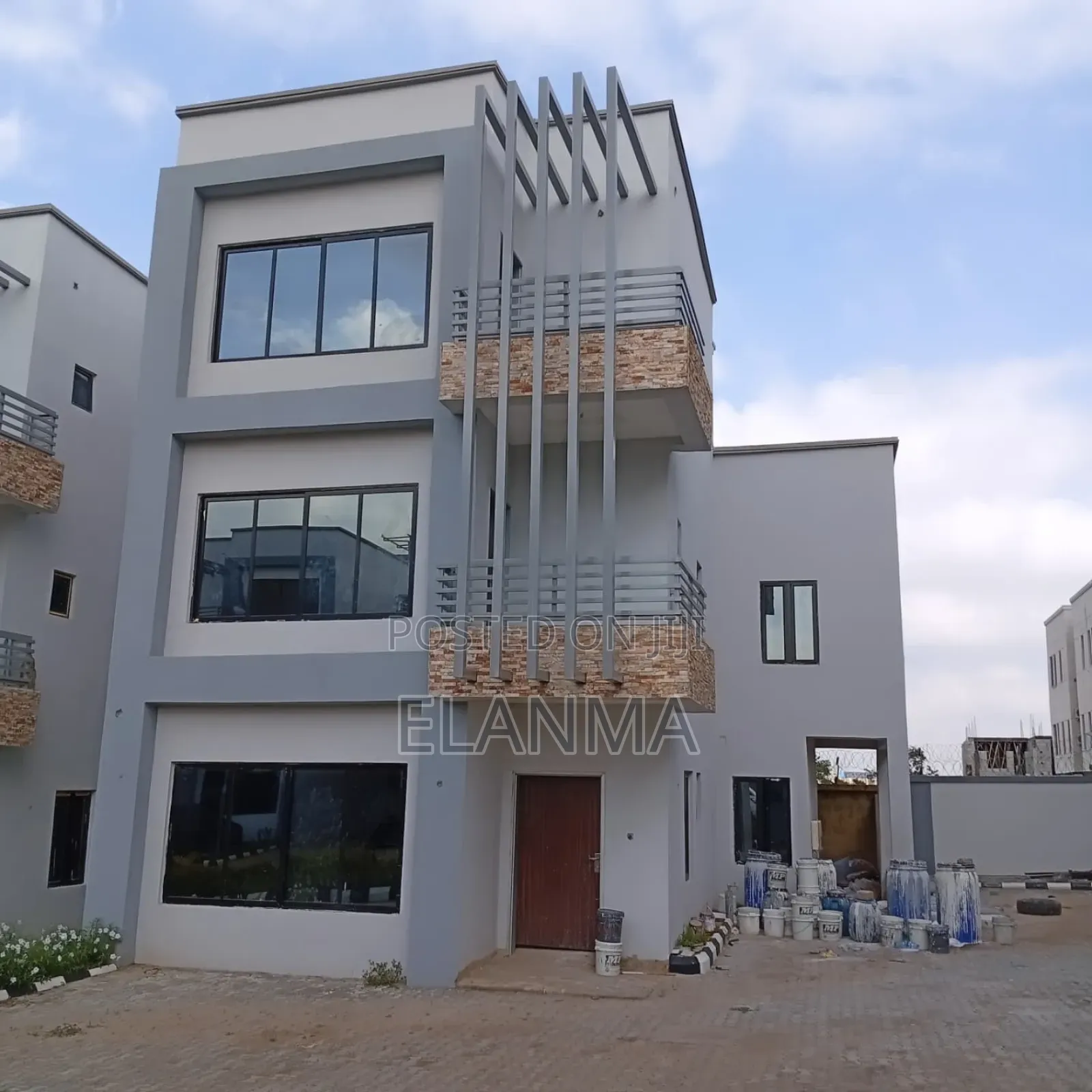 4bdrm Duplex in The Stage Residences, Kaura for sale in Kaura