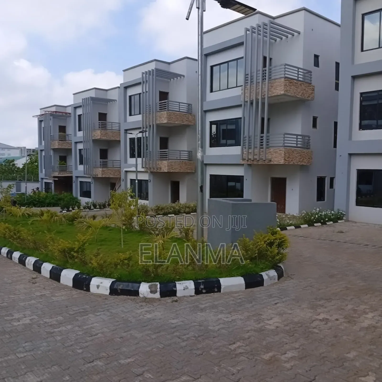 4bdrm Duplex in The Stage Residences, Kaura for sale in Kaura