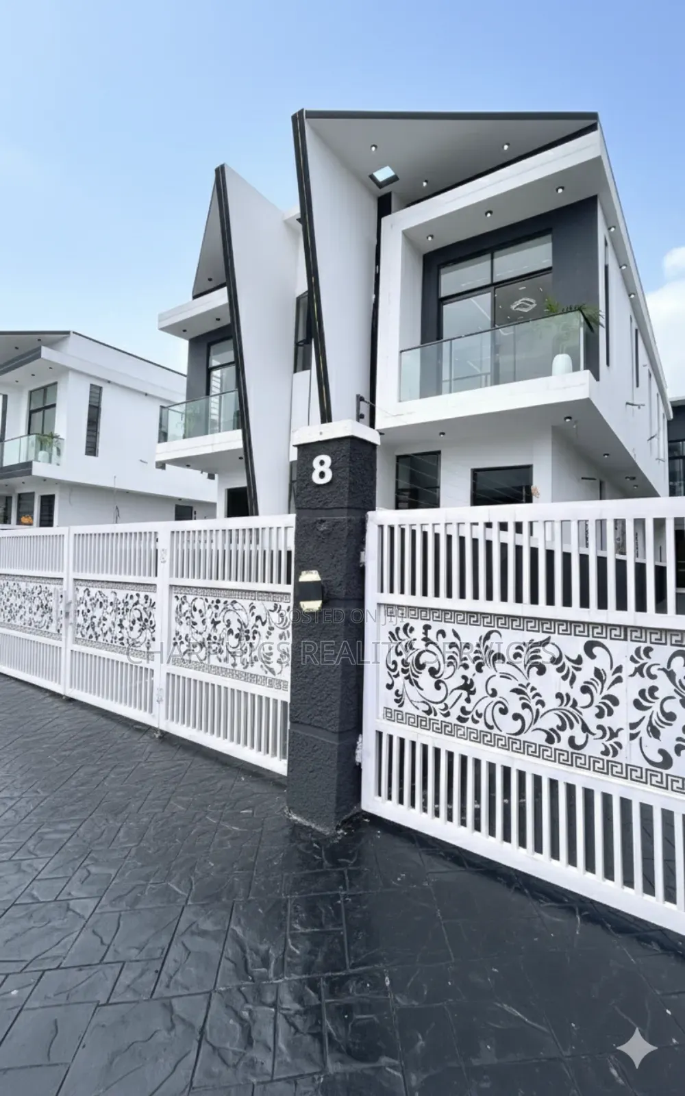 4bdrm Duplex in Ikota for sale in Ikota