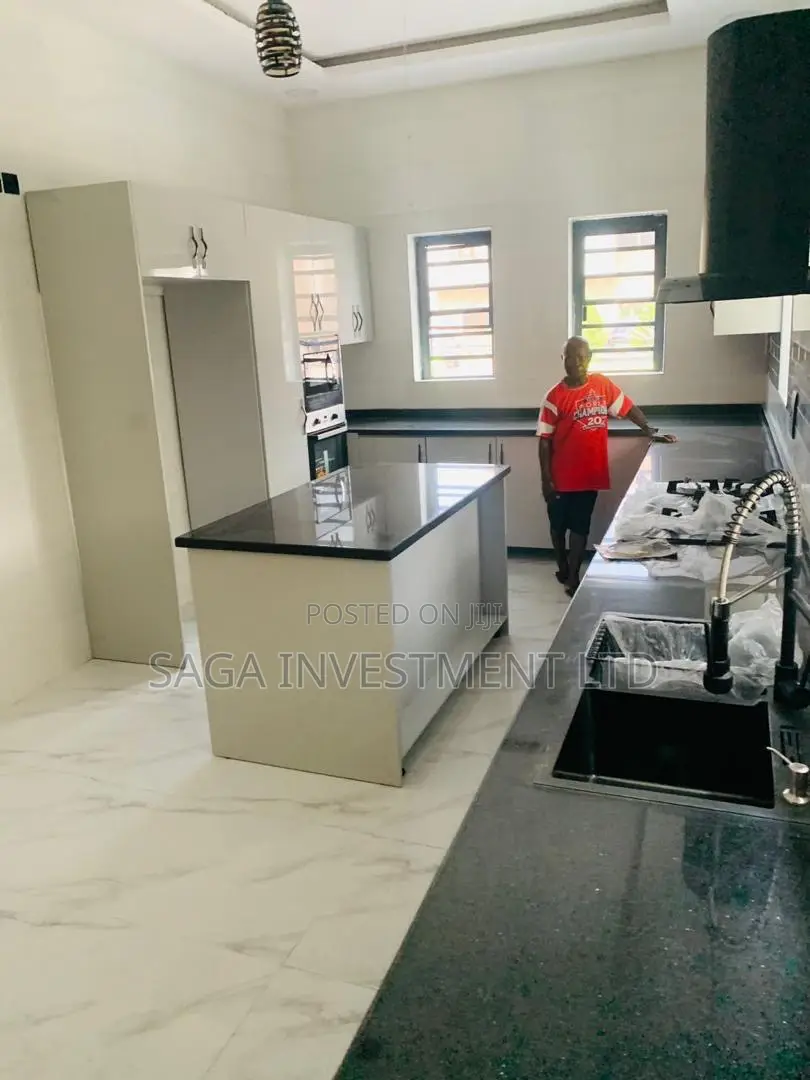 5bdrm Mansion in Victory Park Estate, Osapa london for sale in Osapa london