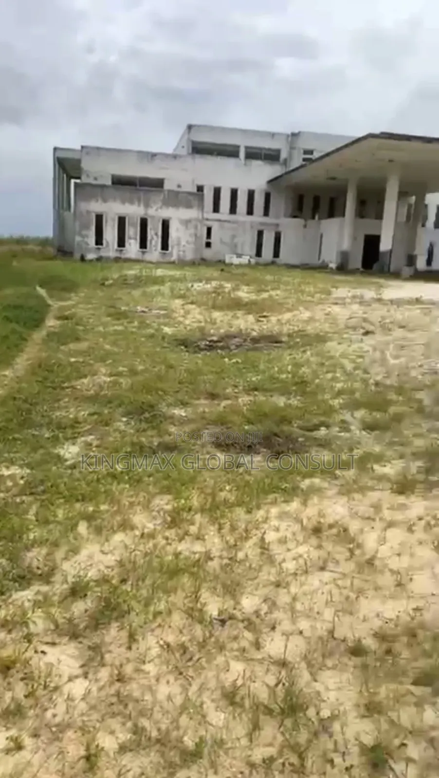Land for Sale:: 10,000 SQM Land for Sale at Parkview Estate Ikoyi Lagos in Ikoyi