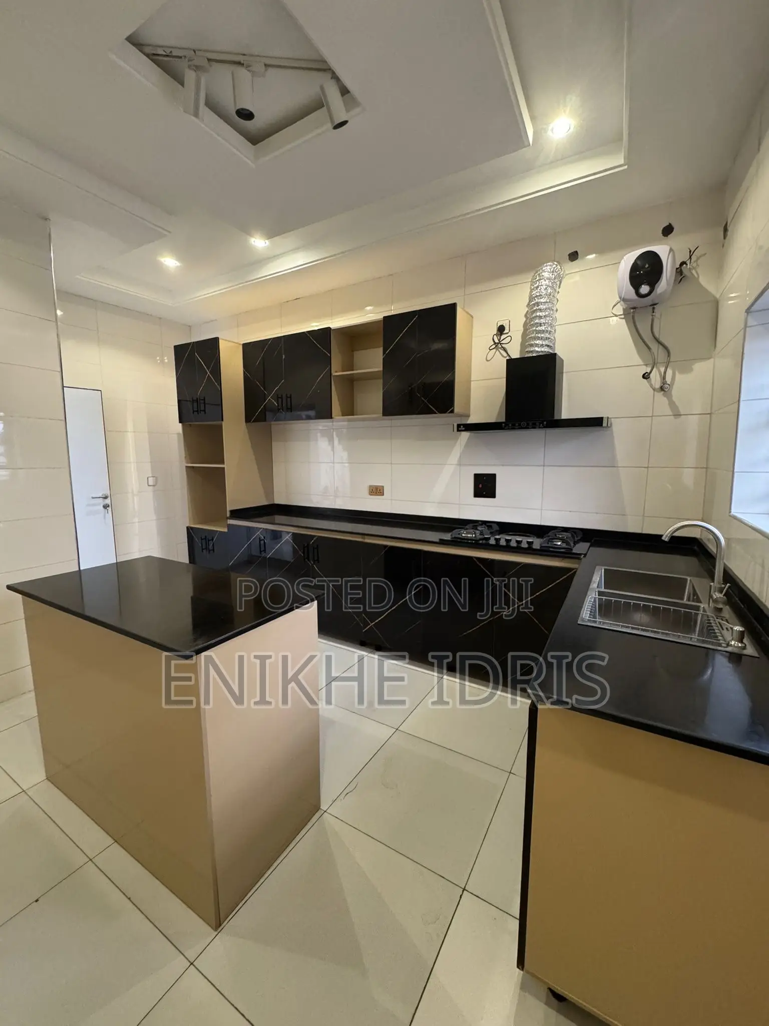 4bdrm Duplex in Lugbe District for sale in Lugbe District