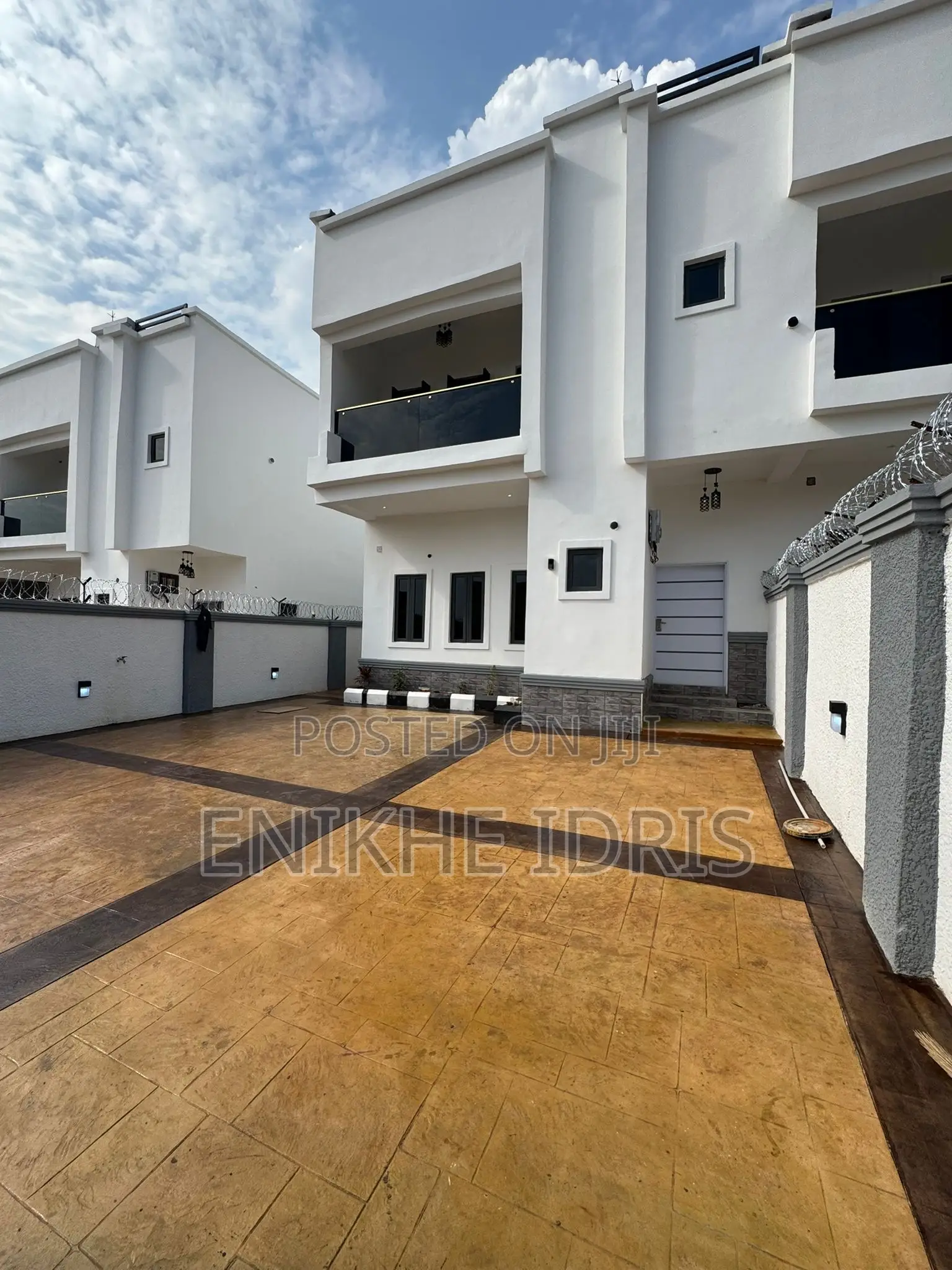 4bdrm Duplex in Lugbe District for sale in Lugbe District