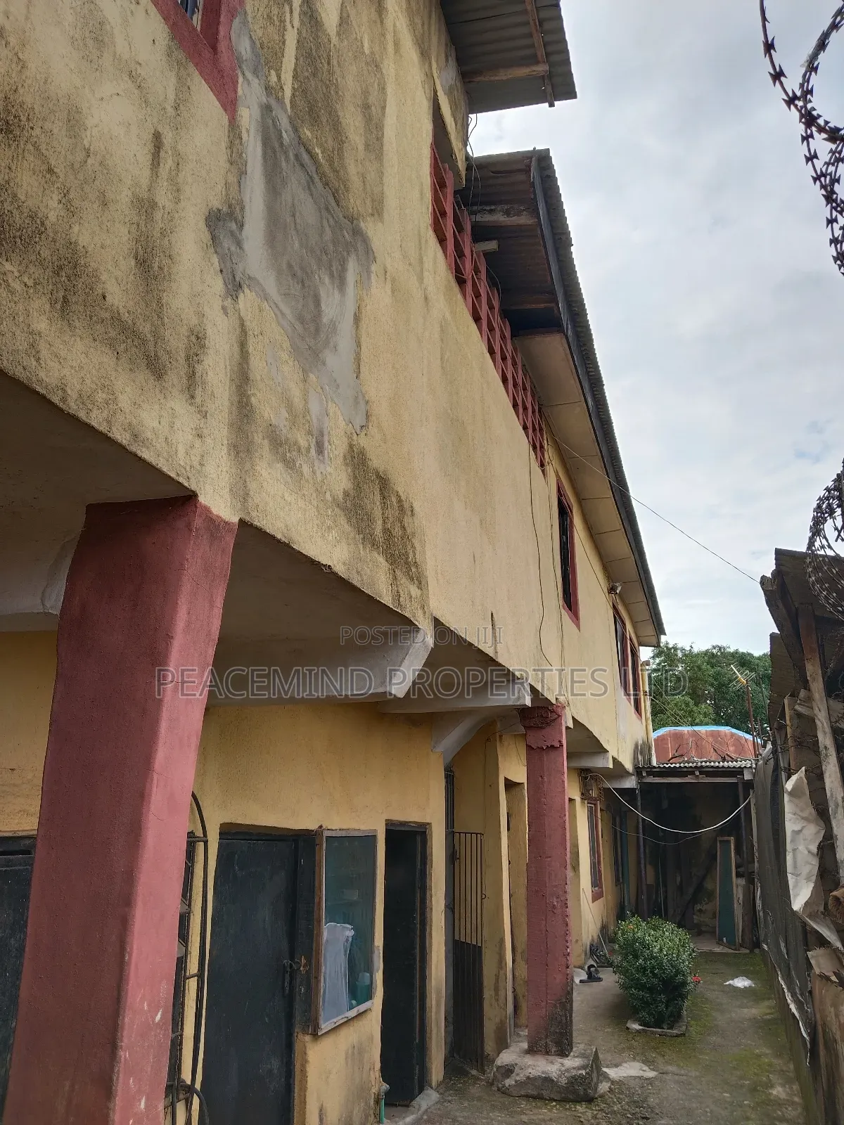 3bdrm Block of Flats in Igbede-Ojo Lagos, Alaba for sale in Alaba