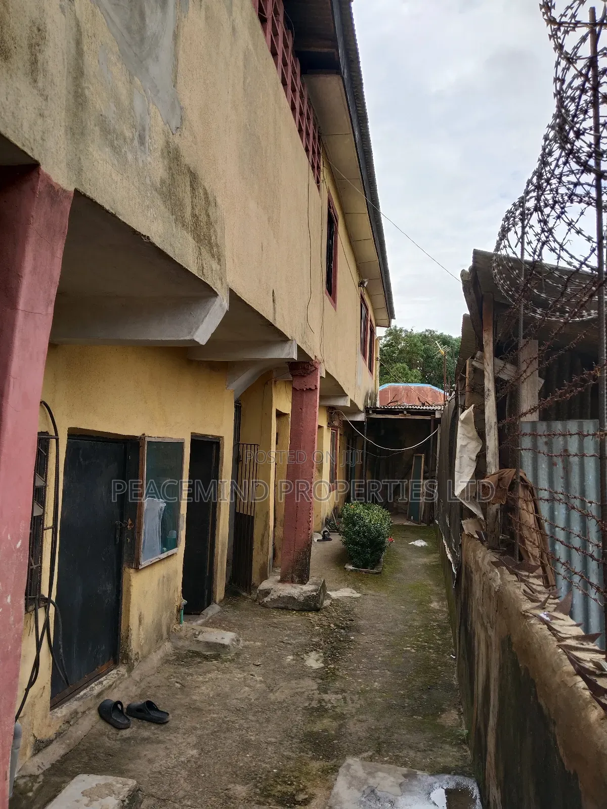 3bdrm Block of Flats in Igbede-Ojo Lagos, Alaba for sale in Alaba