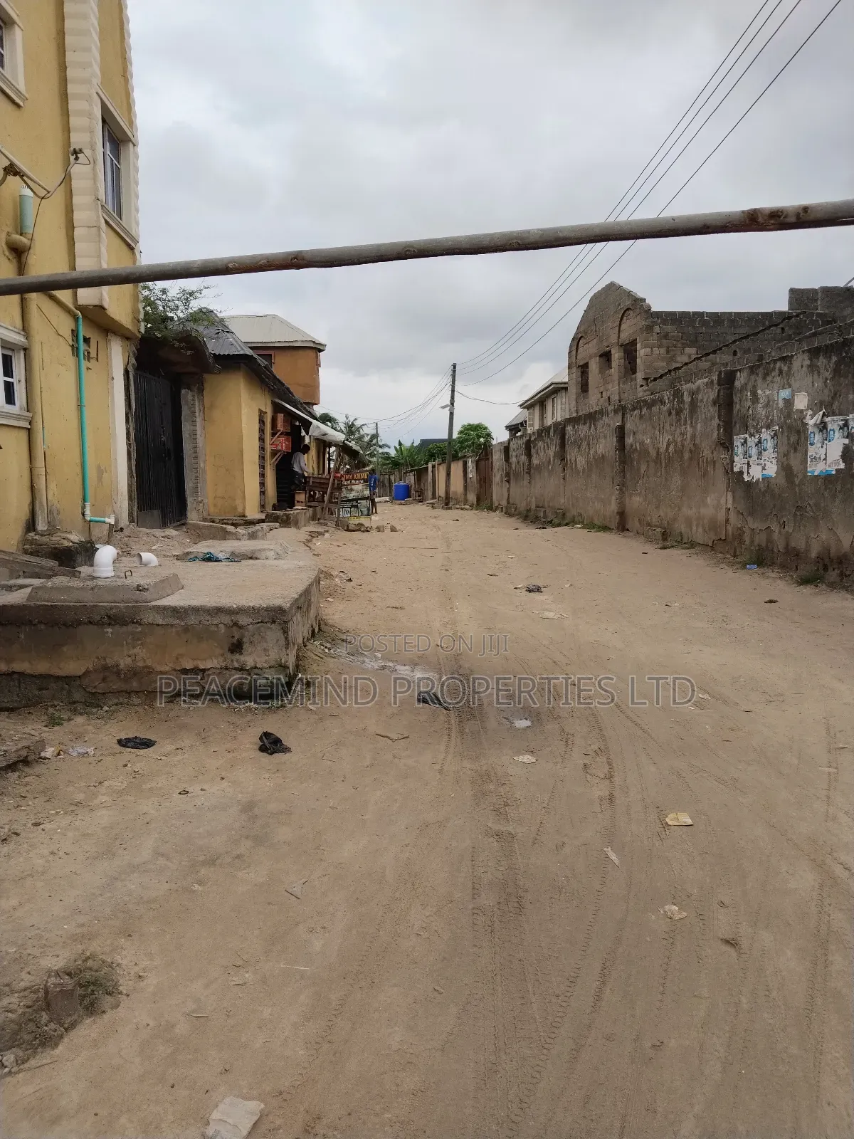 3bdrm Block of Flats in Igbede-Ojo Lagos, Alaba for sale in Alaba