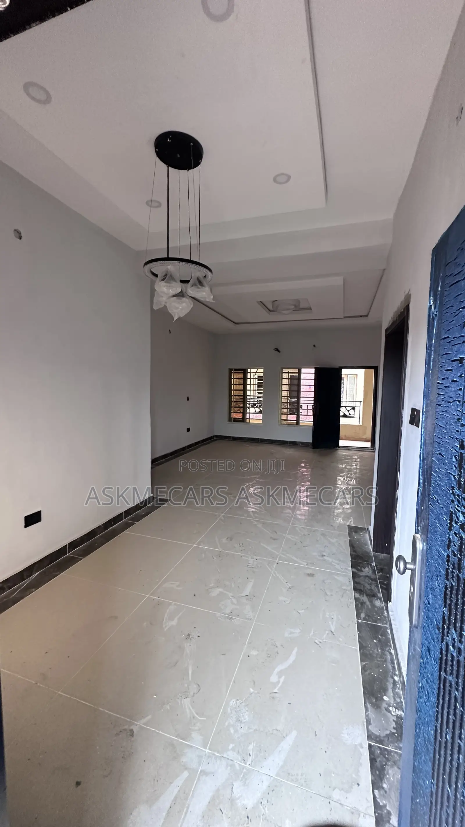 3bdrm Room & Parlour in Monastery Road, Ajah for rent in Ajah