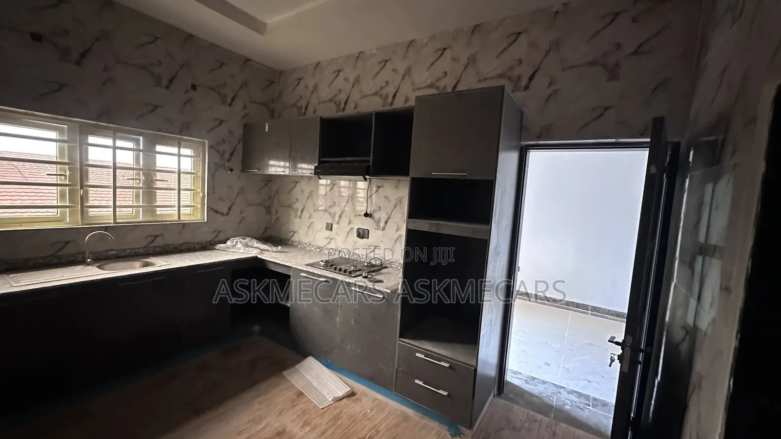 3bdrm Room & Parlour in Monastery Road, Ajah for rent in Ajah