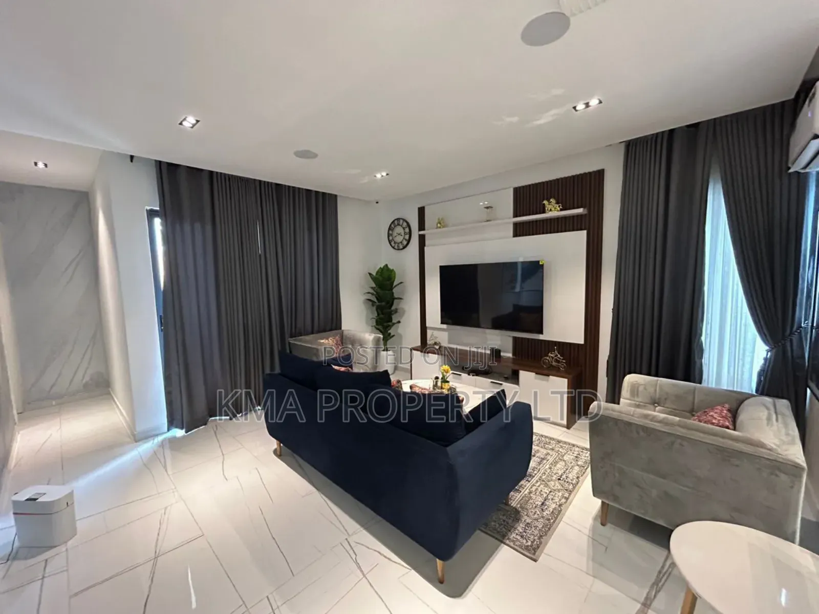 Luxurious 5 Bedroom Self Compound With Private Pool and Cinema in Lekki Phase 1