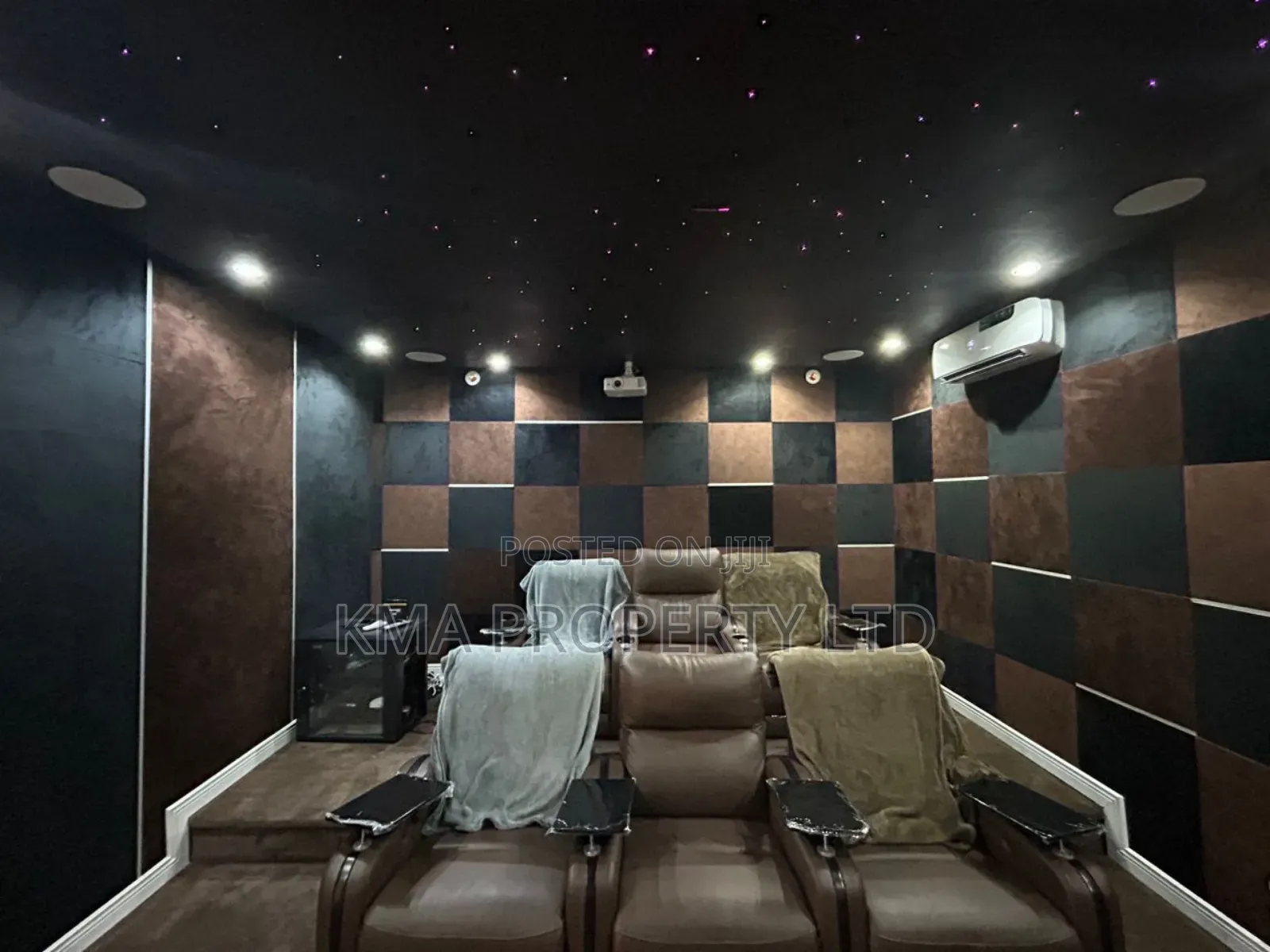 Luxurious 5 Bedroom Self Compound With Private Pool and Cinema in Lekki Phase 1