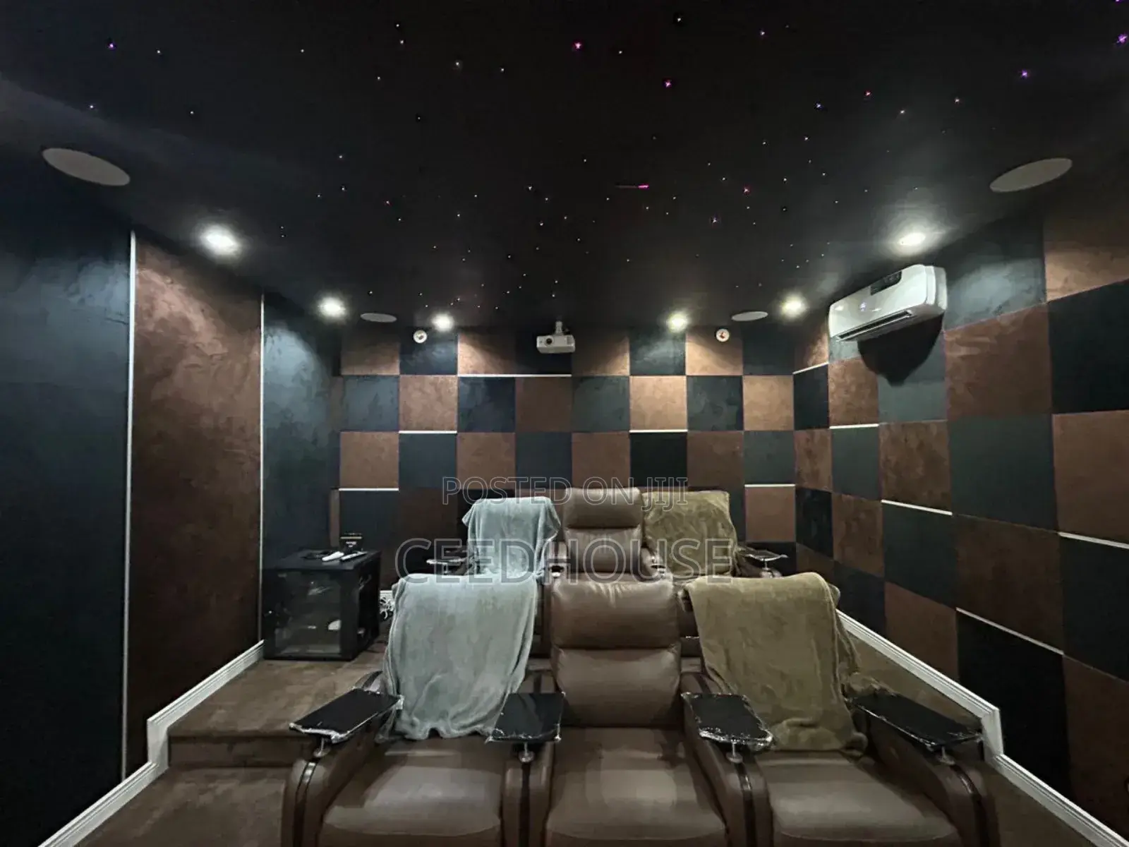 Luxurious 5 Bedroom Self Compound With Private Pool and Cinema in Lekki Phase 1