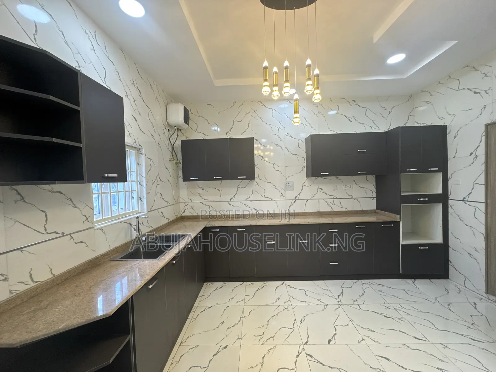 5bdrm Duplex in Guzape Main Abuja for sale in Guzape District