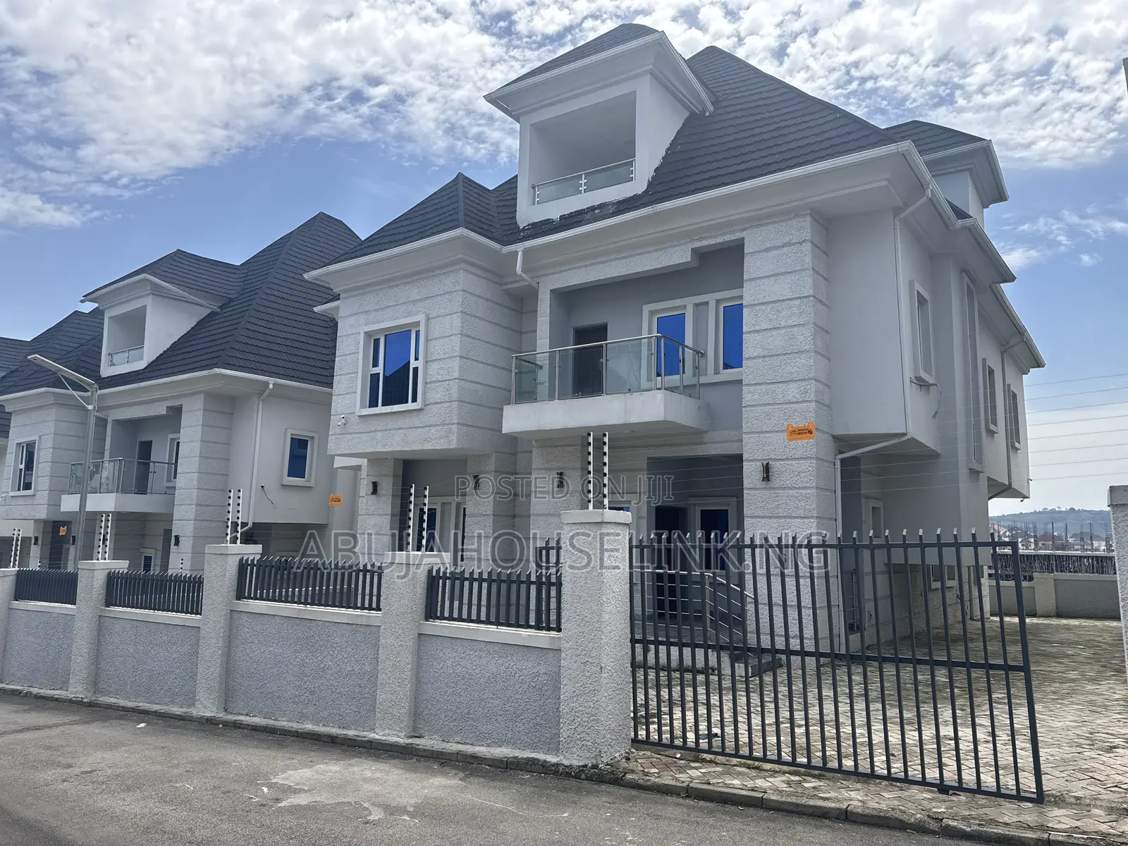 5bdrm Duplex in Guzape Main Abuja for sale in Guzape District