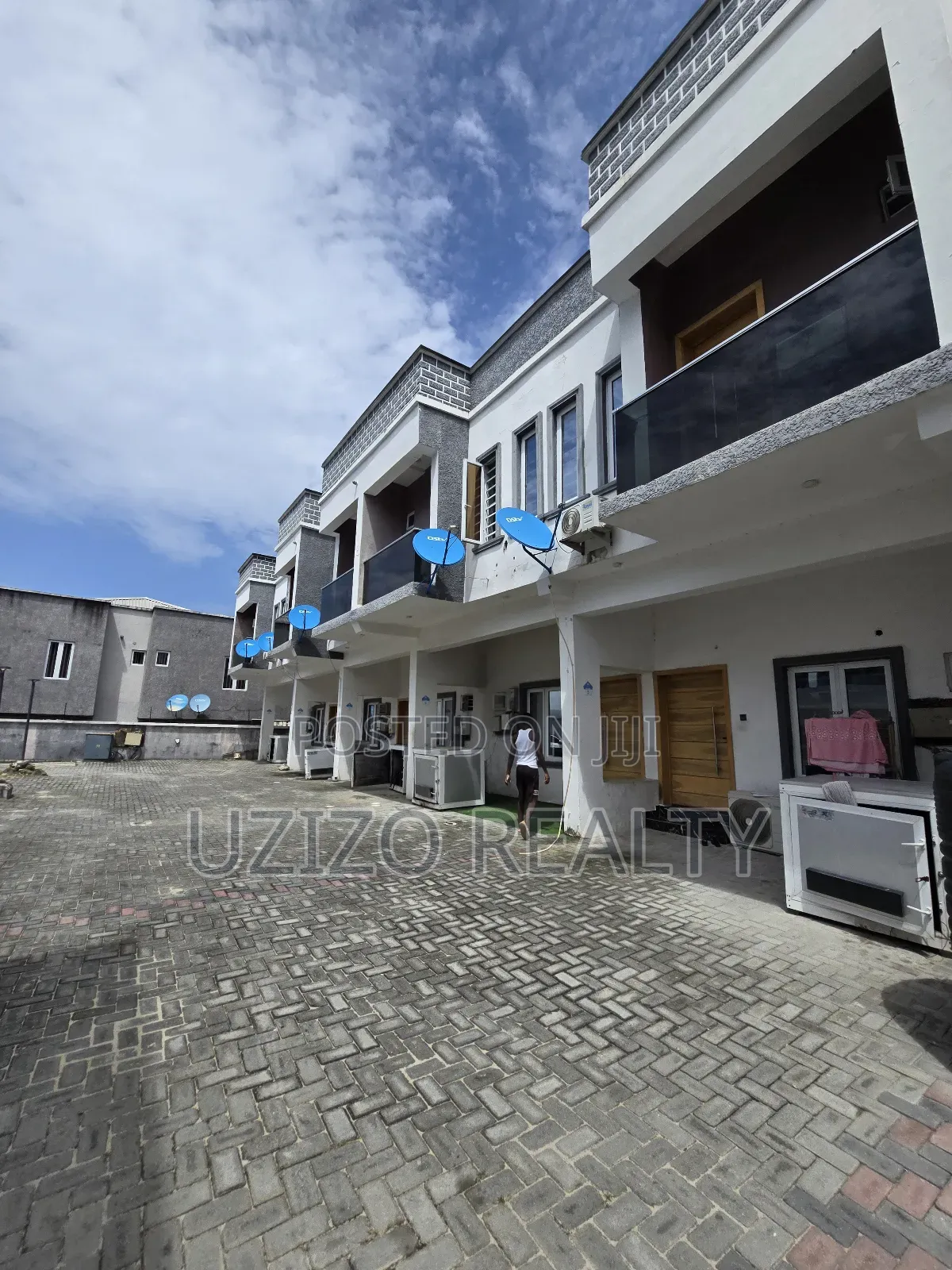 3bdrm Townhouse/Terrace in Ikota for Sale in Ikota