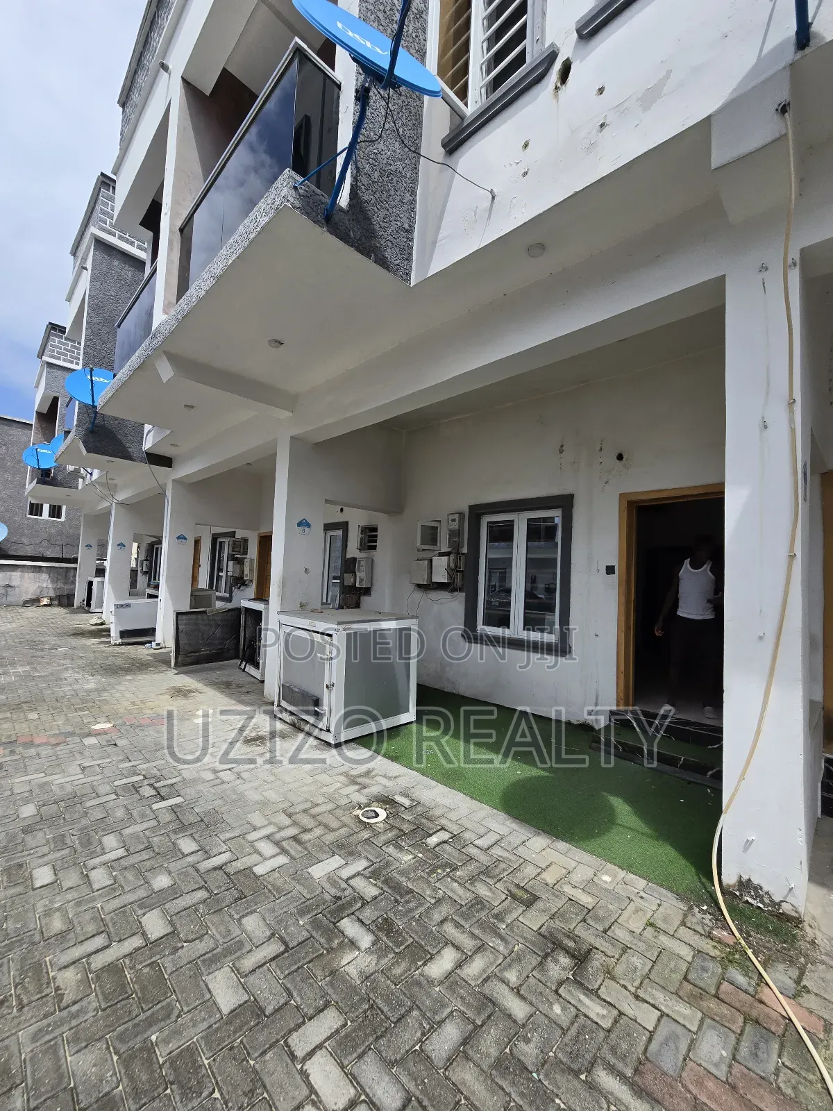 3bdrm Townhouse/Terrace in Ikota for Sale in Ikota