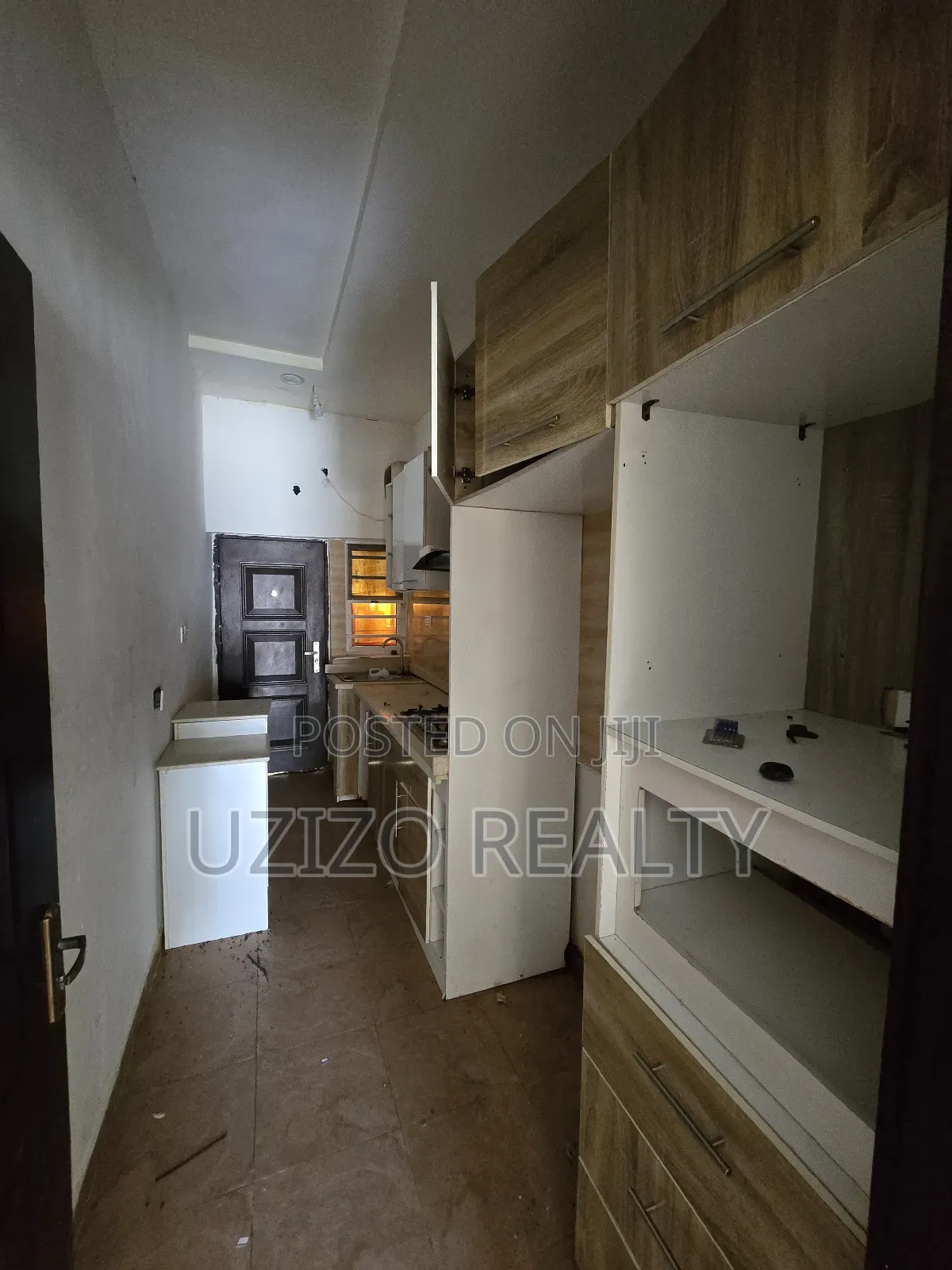 3bdrm Townhouse/Terrace in Ikota for Sale in Ikota