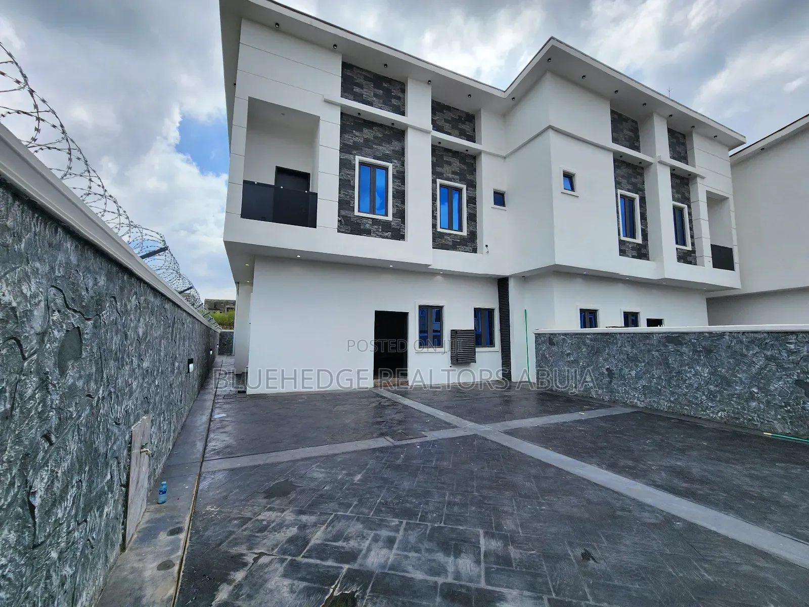 4bdrm Duplex in Asokoro for sale in Asokoro