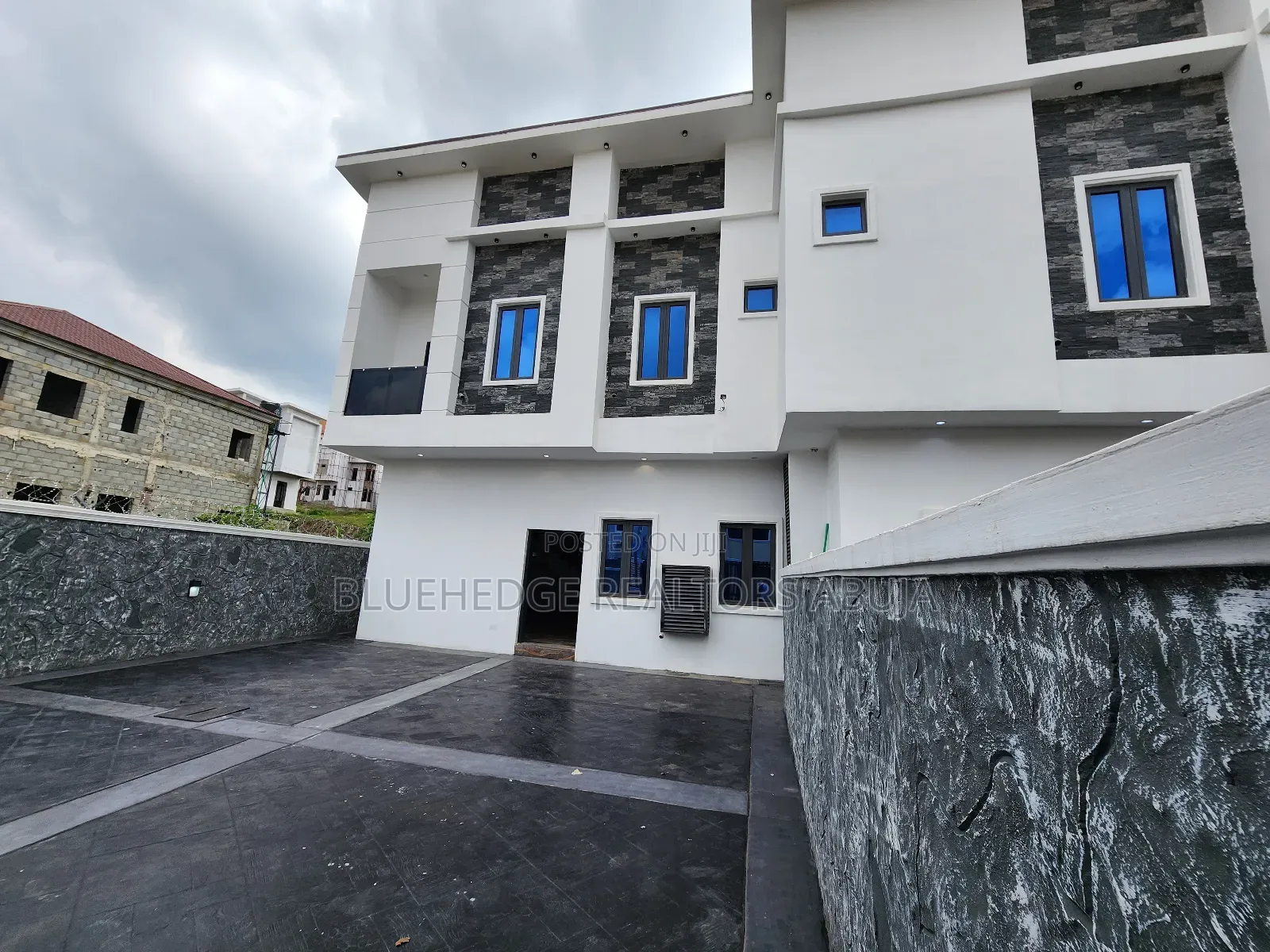 4bdrm Duplex in Asokoro for sale in Asokoro