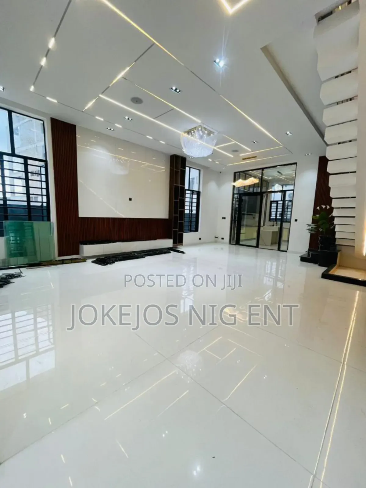 5bdrm Duplex in Chevron Drive for sale in Chevron