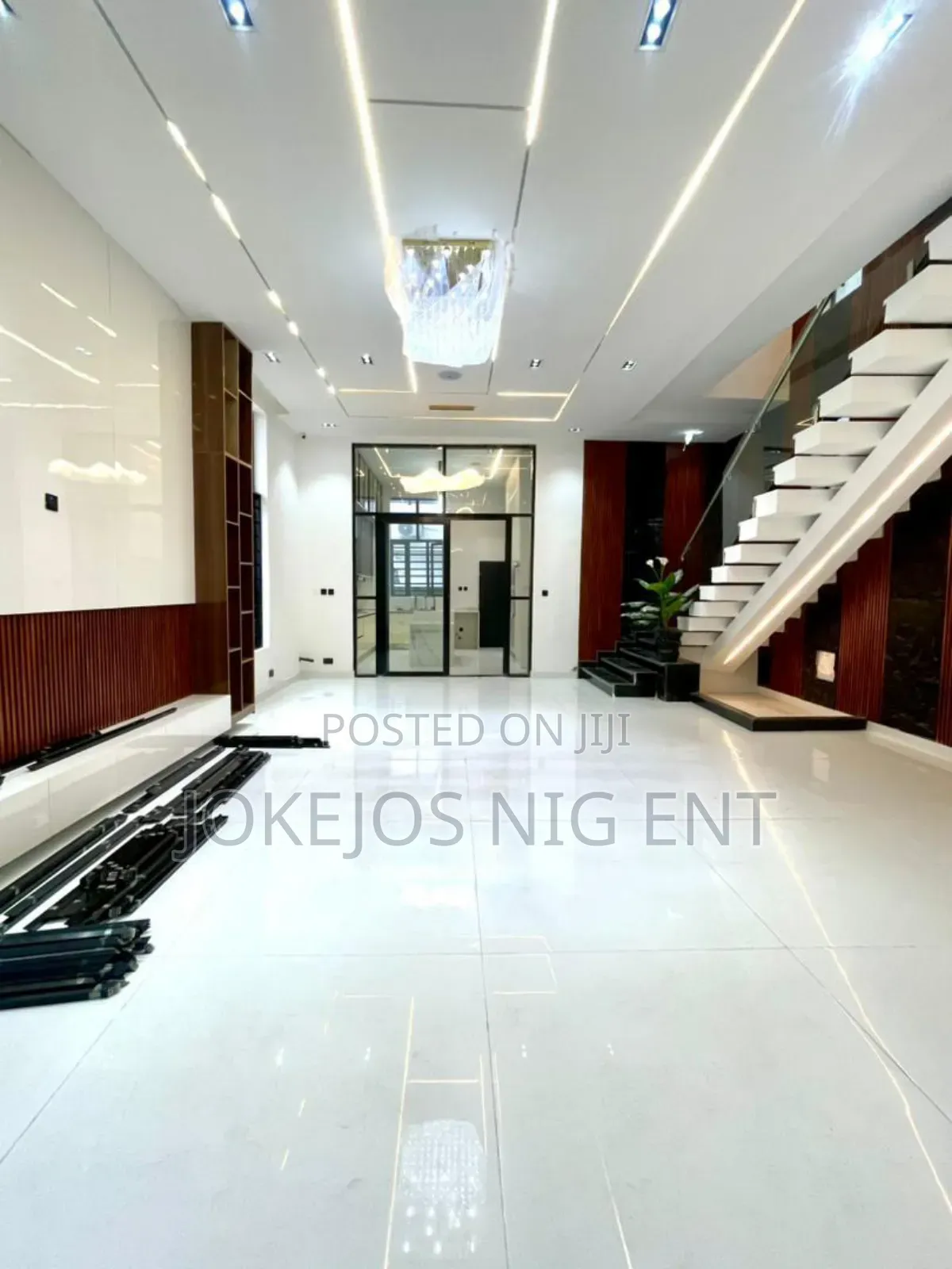 5bdrm Duplex in Chevron Drive for sale in Chevron