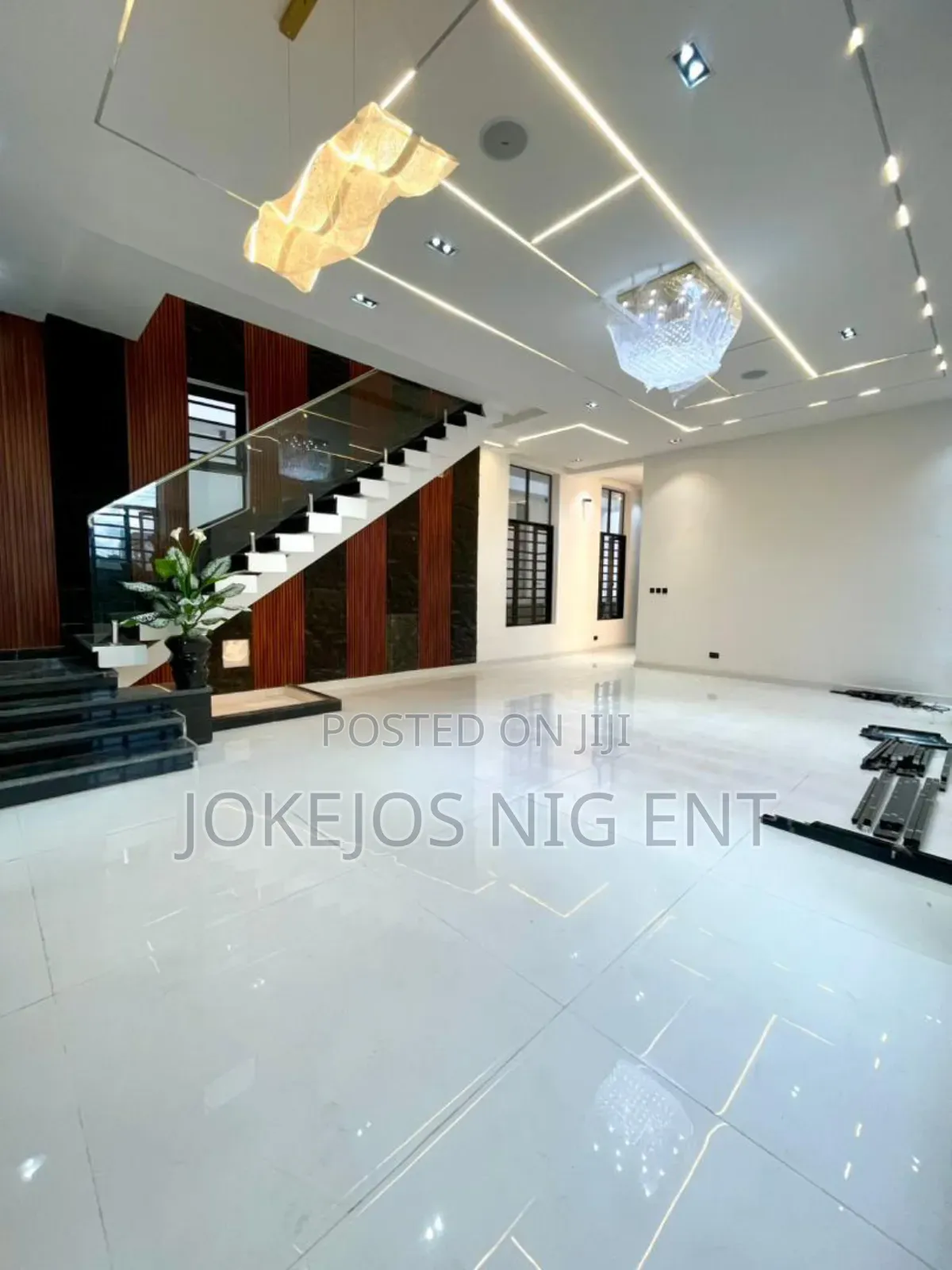 5bdrm Duplex in Chevron Drive for sale in Chevron