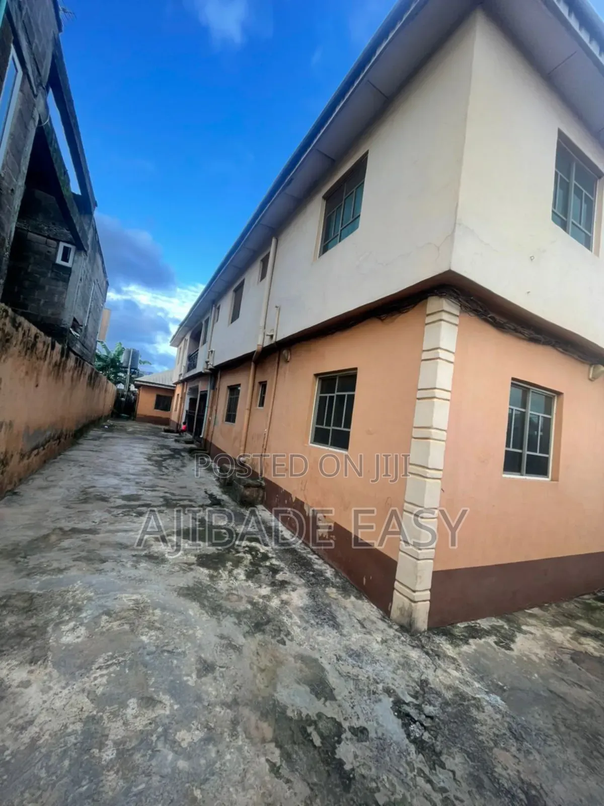 6bdrm Block of Flats in Ayobo for sale in Ayobo